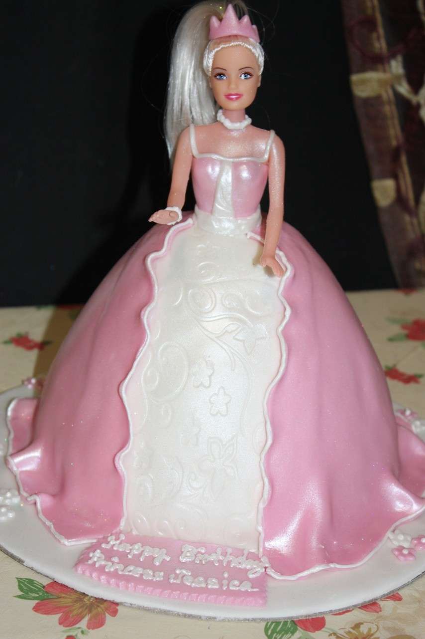 Torta con Barbie vera