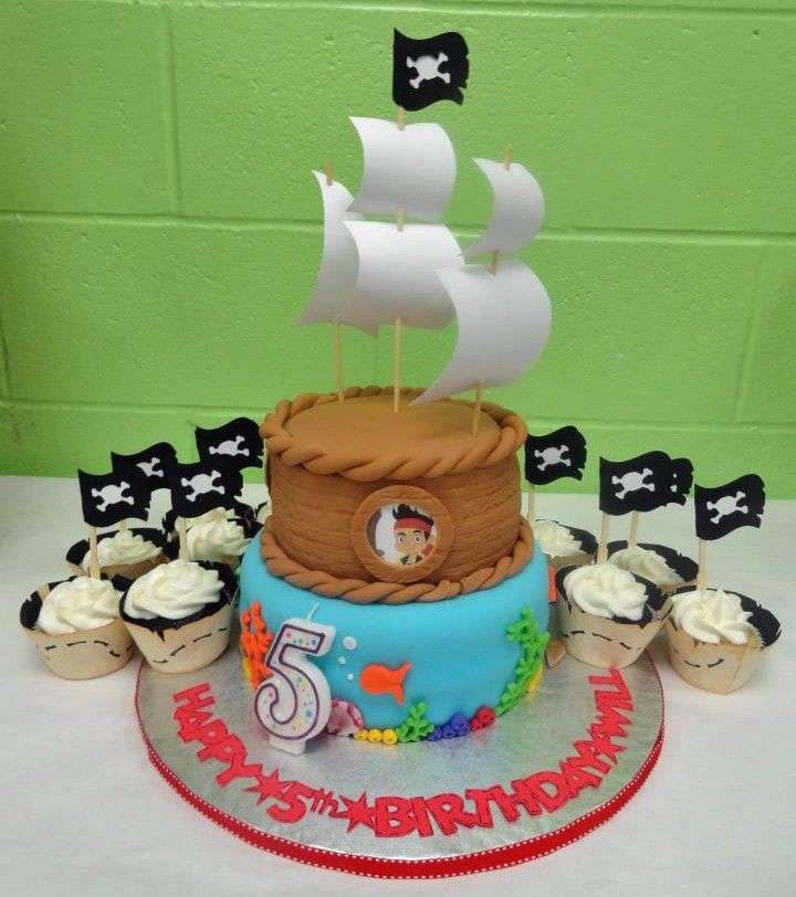 Torta di Jake e i pirati con cupcake