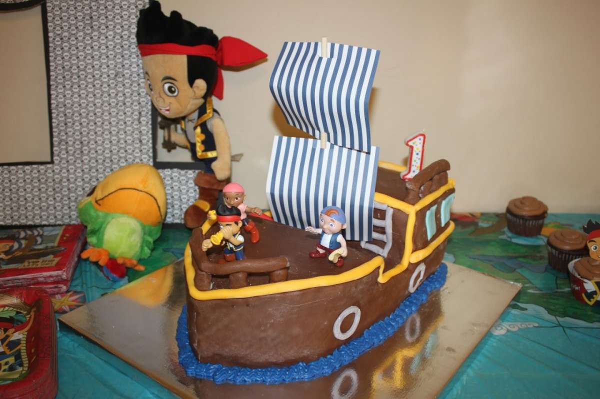 Torta di Jake e i pirati con la barca