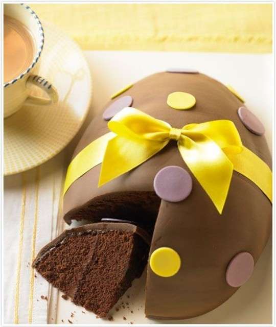 Torta di Pasqua a forma di uovo