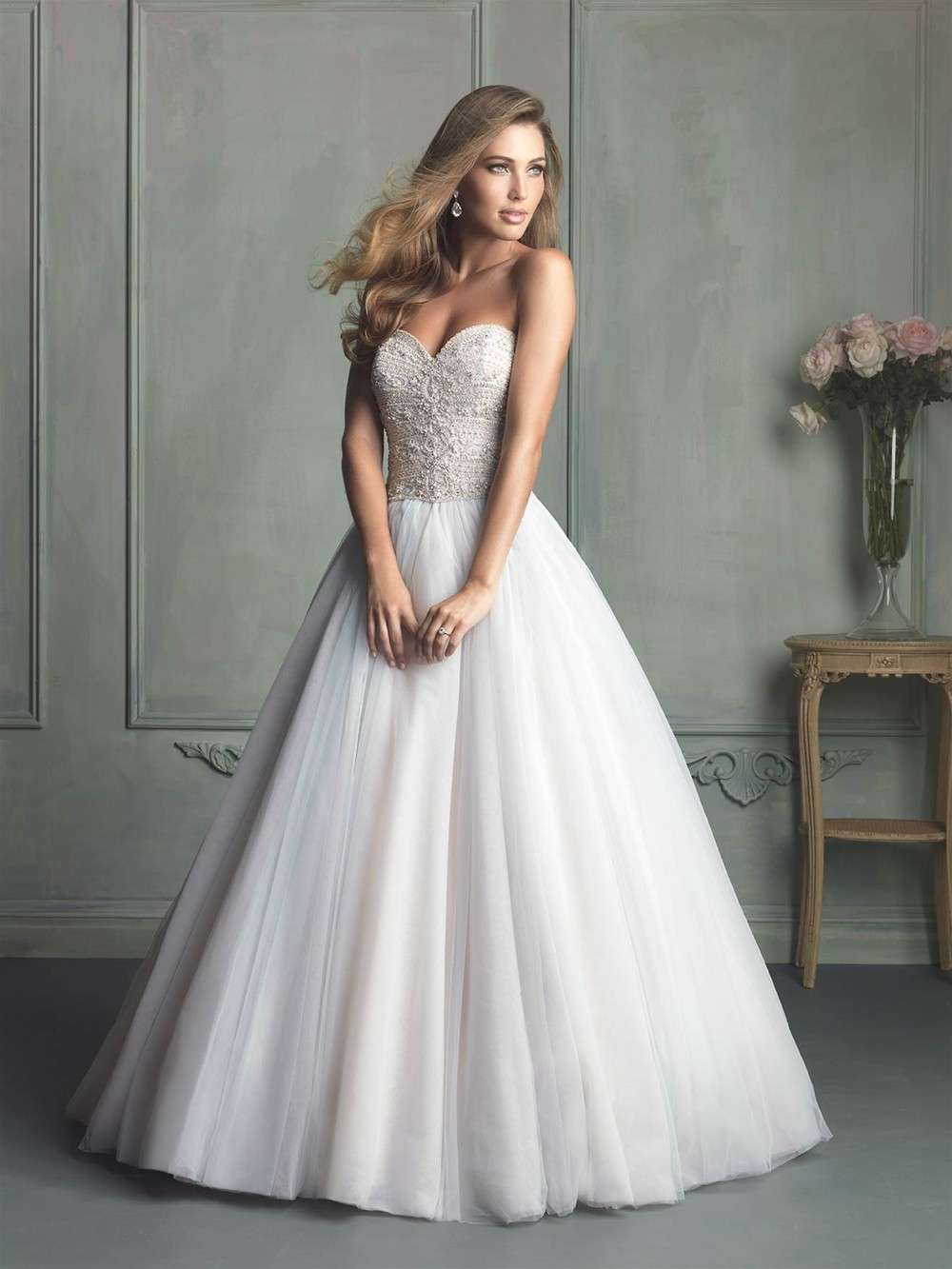 Abito ballgown senza spalline