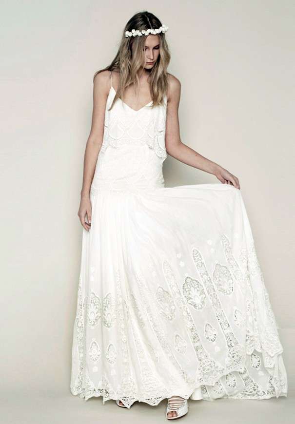 Abito da sposa con corona floreale