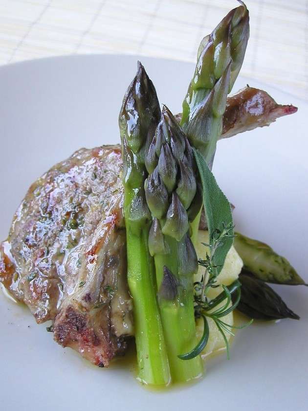 Agnello con asparagi