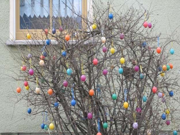 Albero di Pasqua in giardino