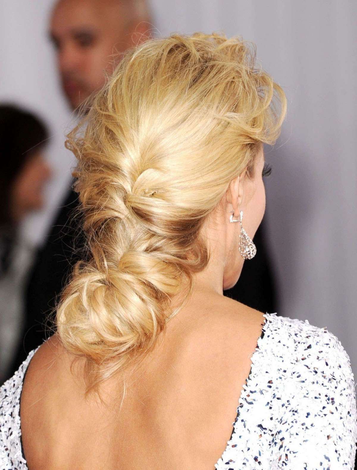 Basso chignon semiraccolto