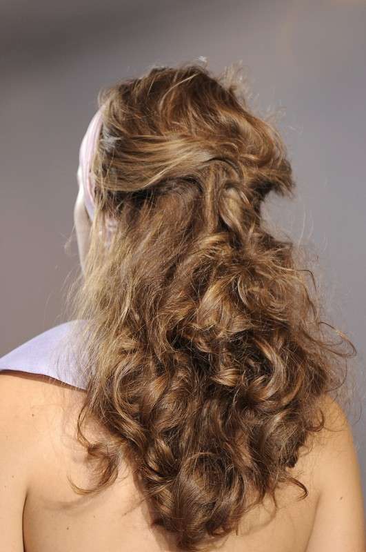 Capelli con semiraccolto