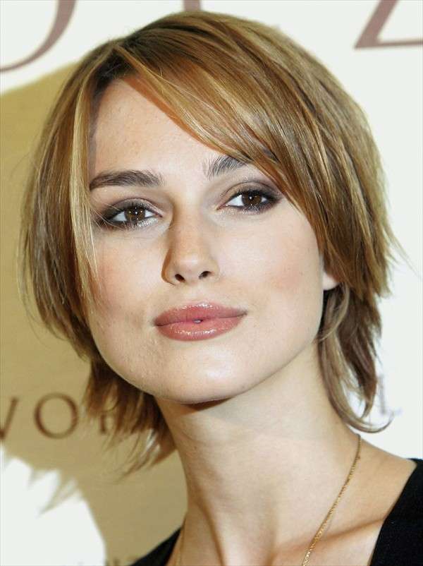 Capelli corti cresciuti di Keira Knightley