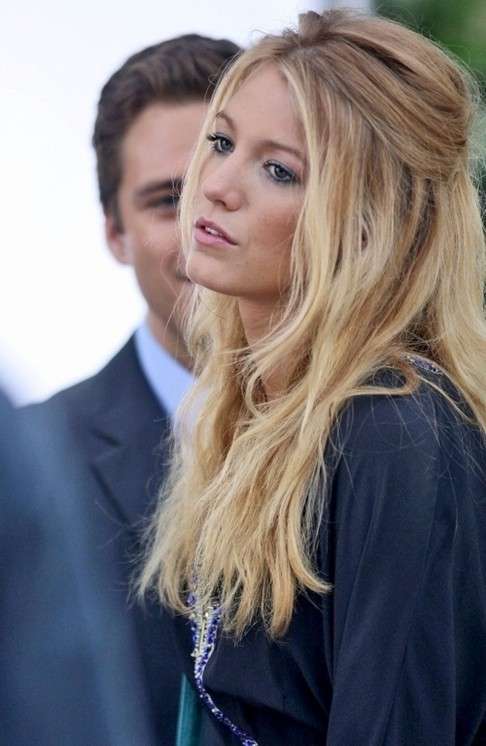 Capelli semiraccolti di Blake Lively