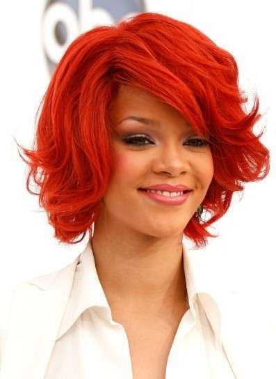 Capelli rosso fuoco di Rihanna