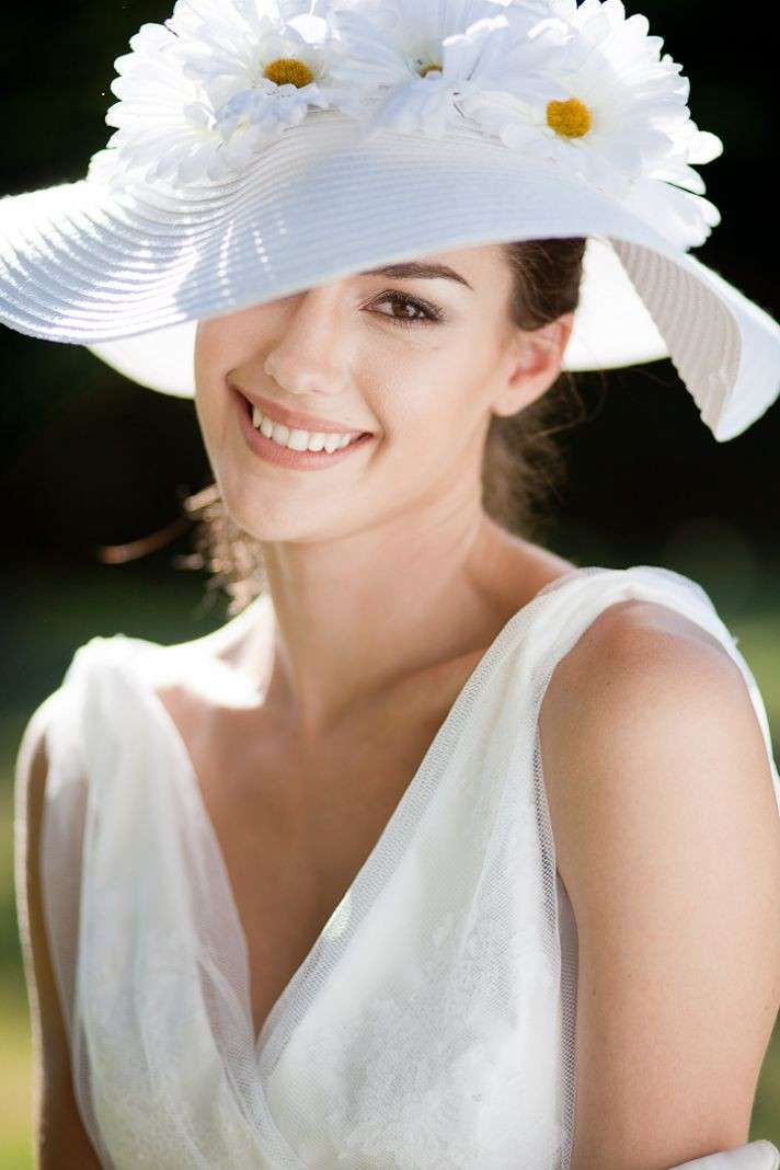 Cappello da sposa con margherite