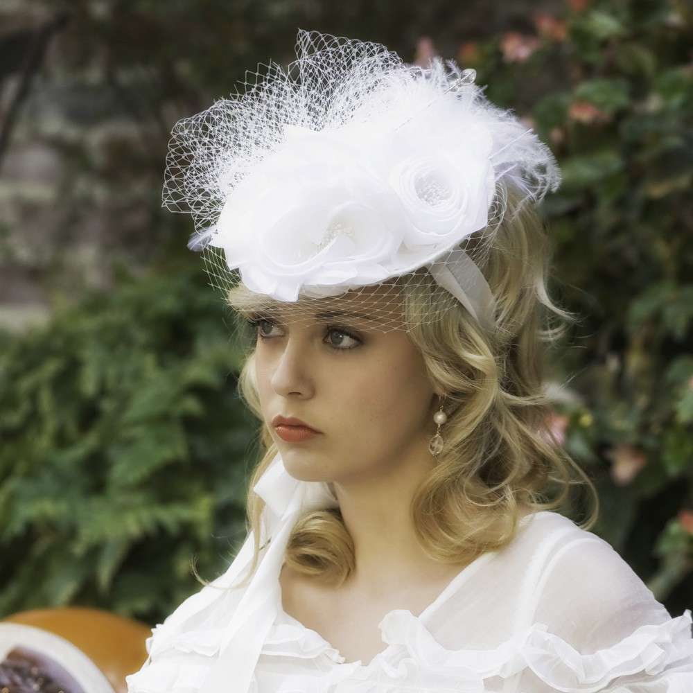 Cappello da sposa con veletta a rete