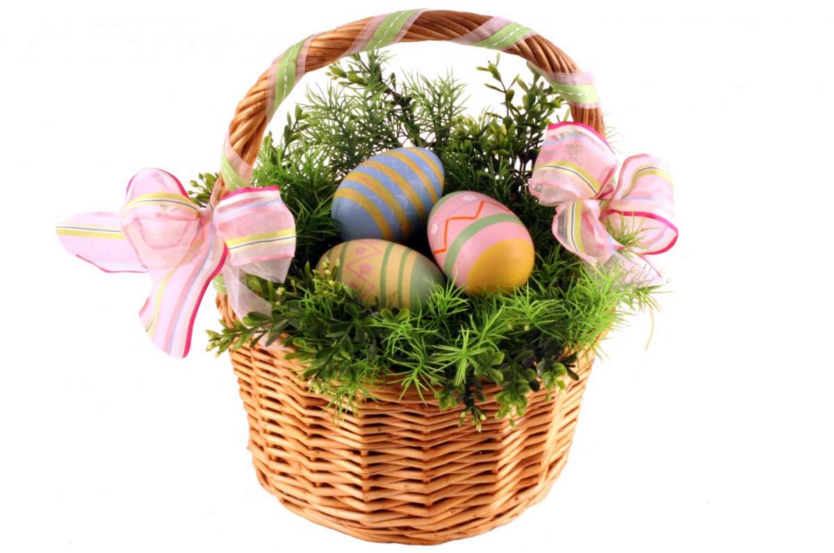 Cestino di Pasqua con fiocchi decorativi