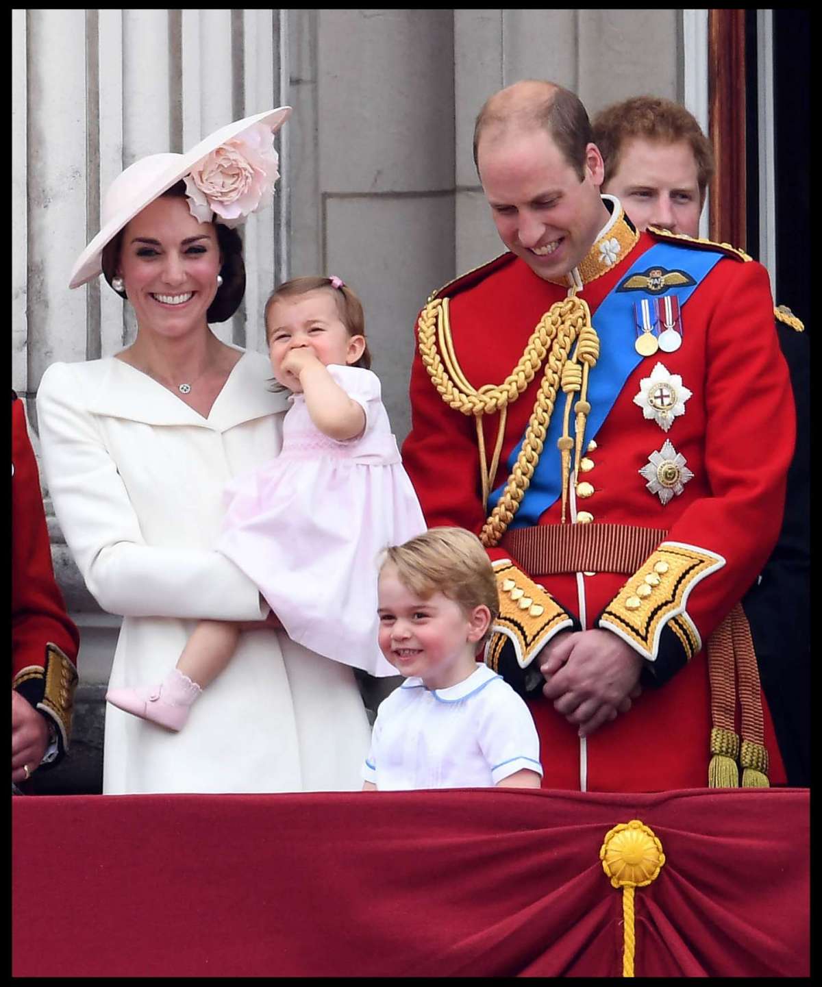 Charlotte Elizabeth Diana in braccio a mamma Kate