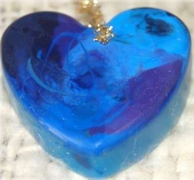 Cuore di cera blu