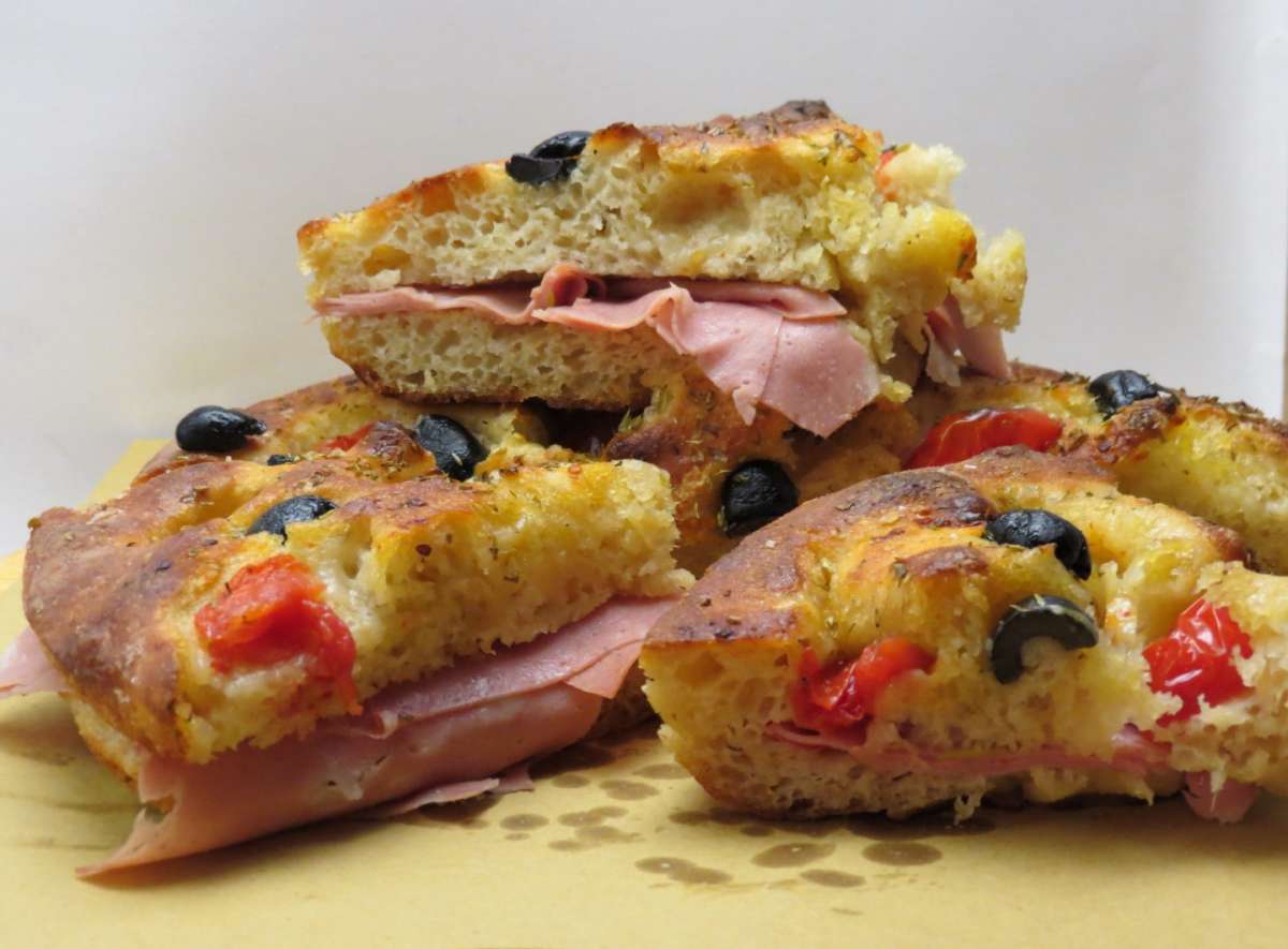 Focaccia farcita