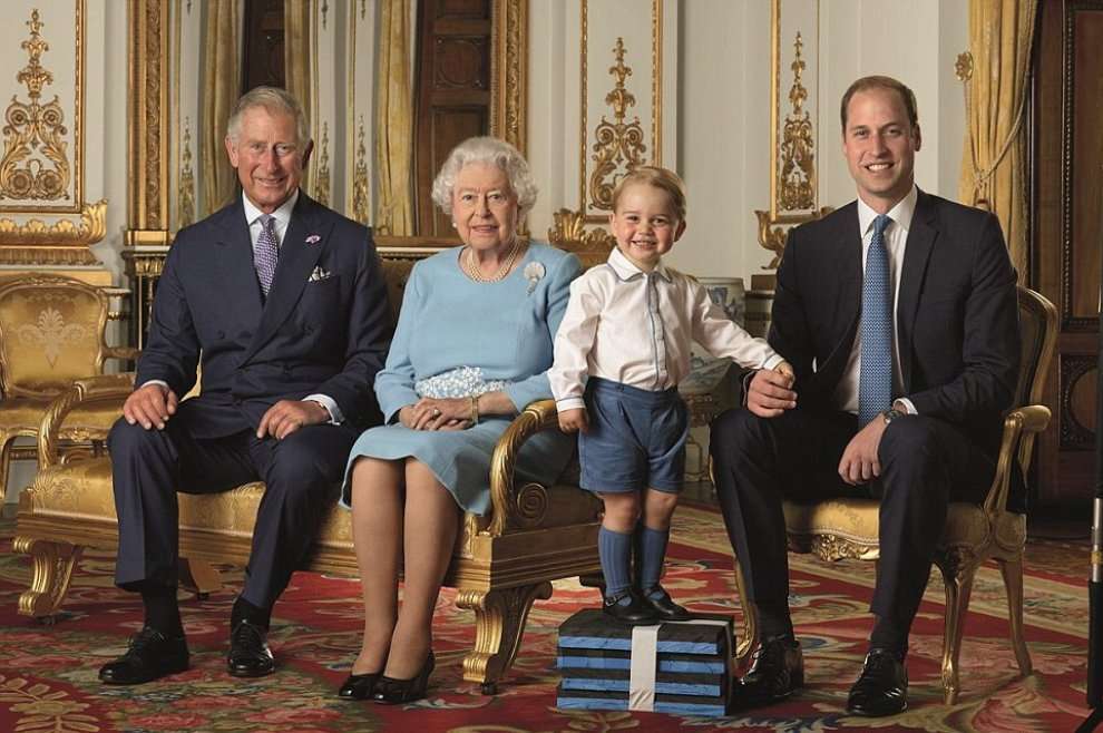 George con il papà, il nonno e la bisnonna