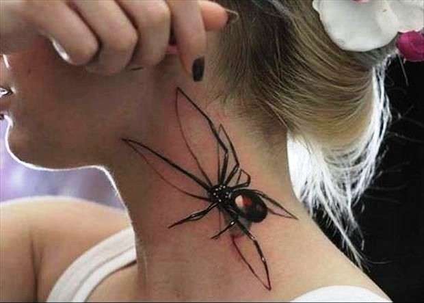 Grosso ragno tattoo sul collo