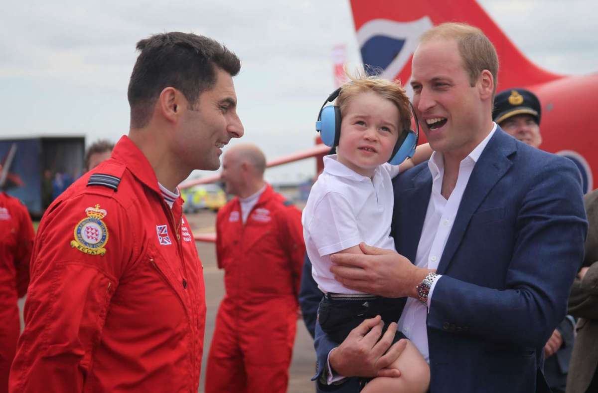 Il Royal Baby in braccio al papà