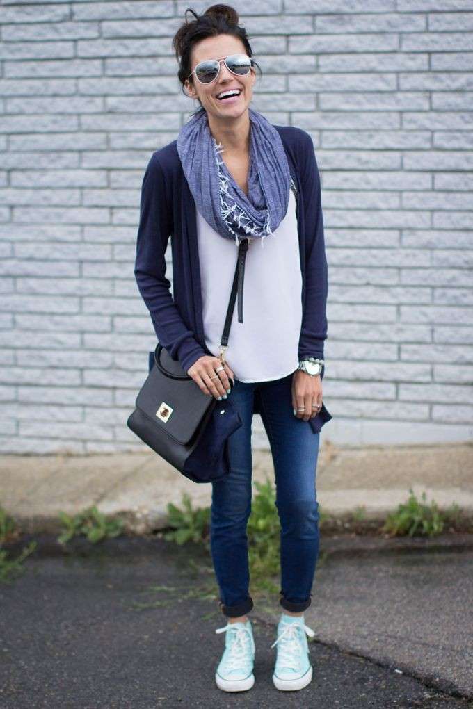 Jeans skinny abbinati alle sneakers