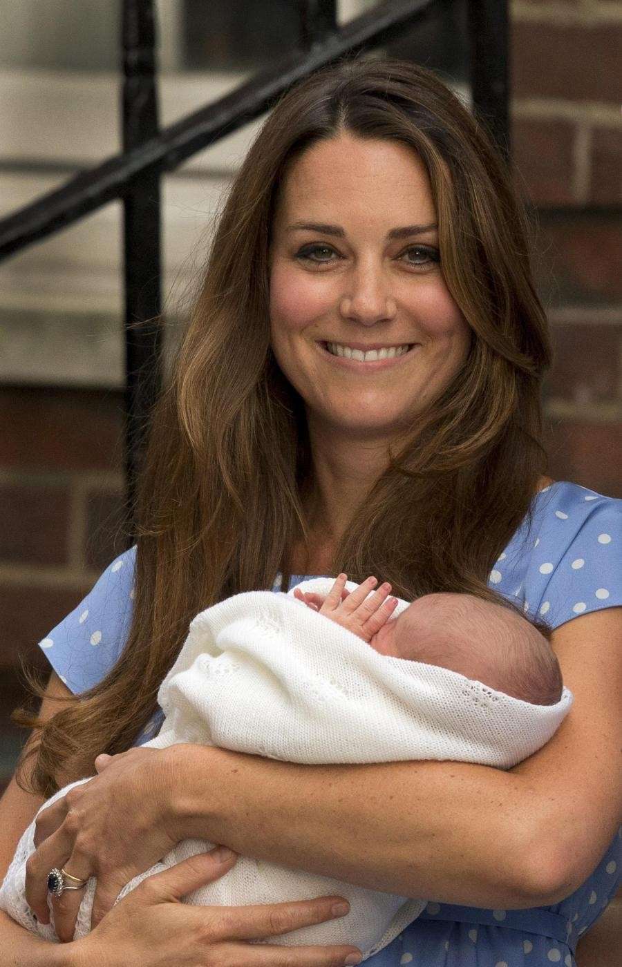 Kate Middleton mamma radiosa con il figlio
