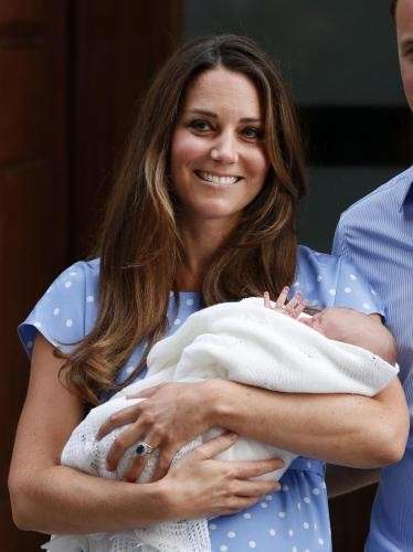Kate sorridente con il primogenito