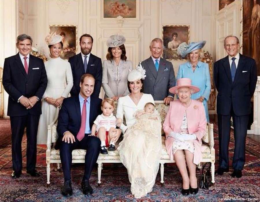 La famiglia reale inglese al battesimo di Charlotte