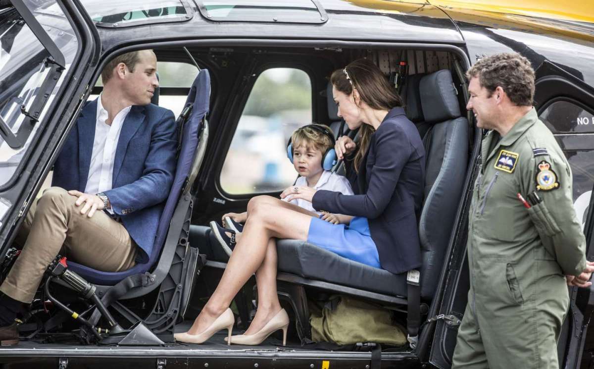 La famiglia reale inglese alla base militare della Raf