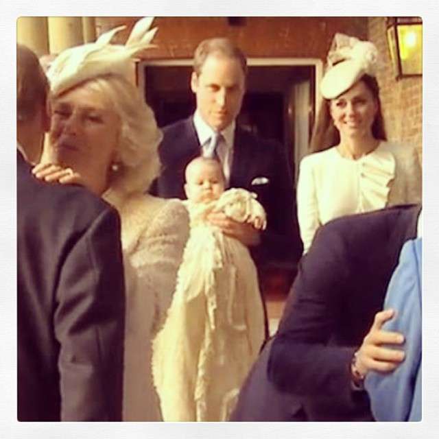 La famiglia reale inglese nel giorno del battesimo del principe George