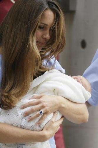 La mamma reale con il primo figlio