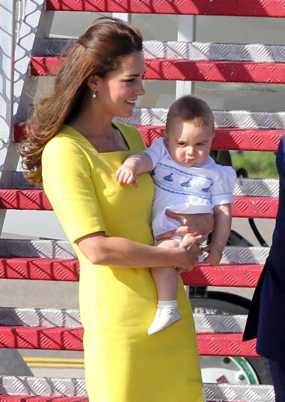 La moglie di William con il Royal Baby in braccio