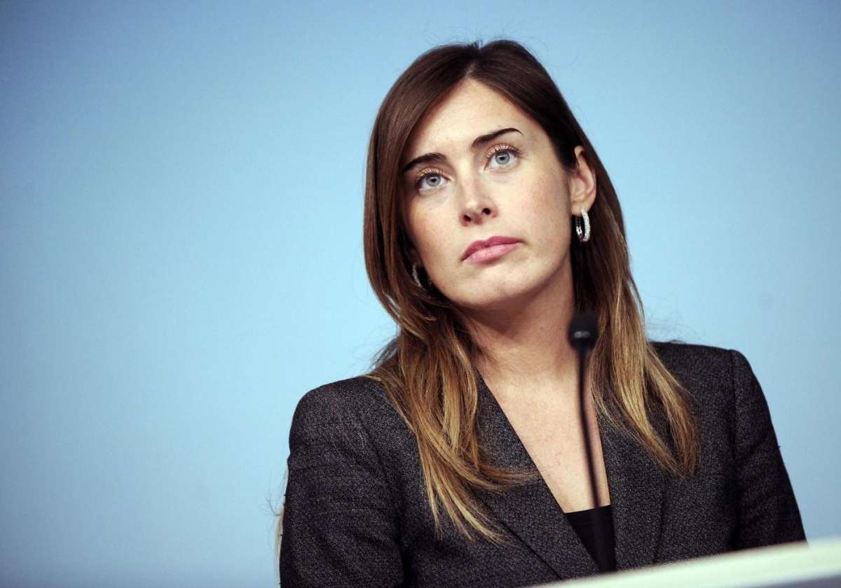 Maria Elena Boschi in giacca nera