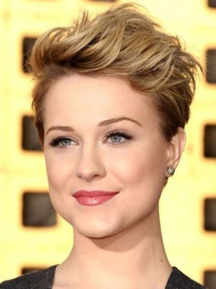 Pixie cut per viso tondo