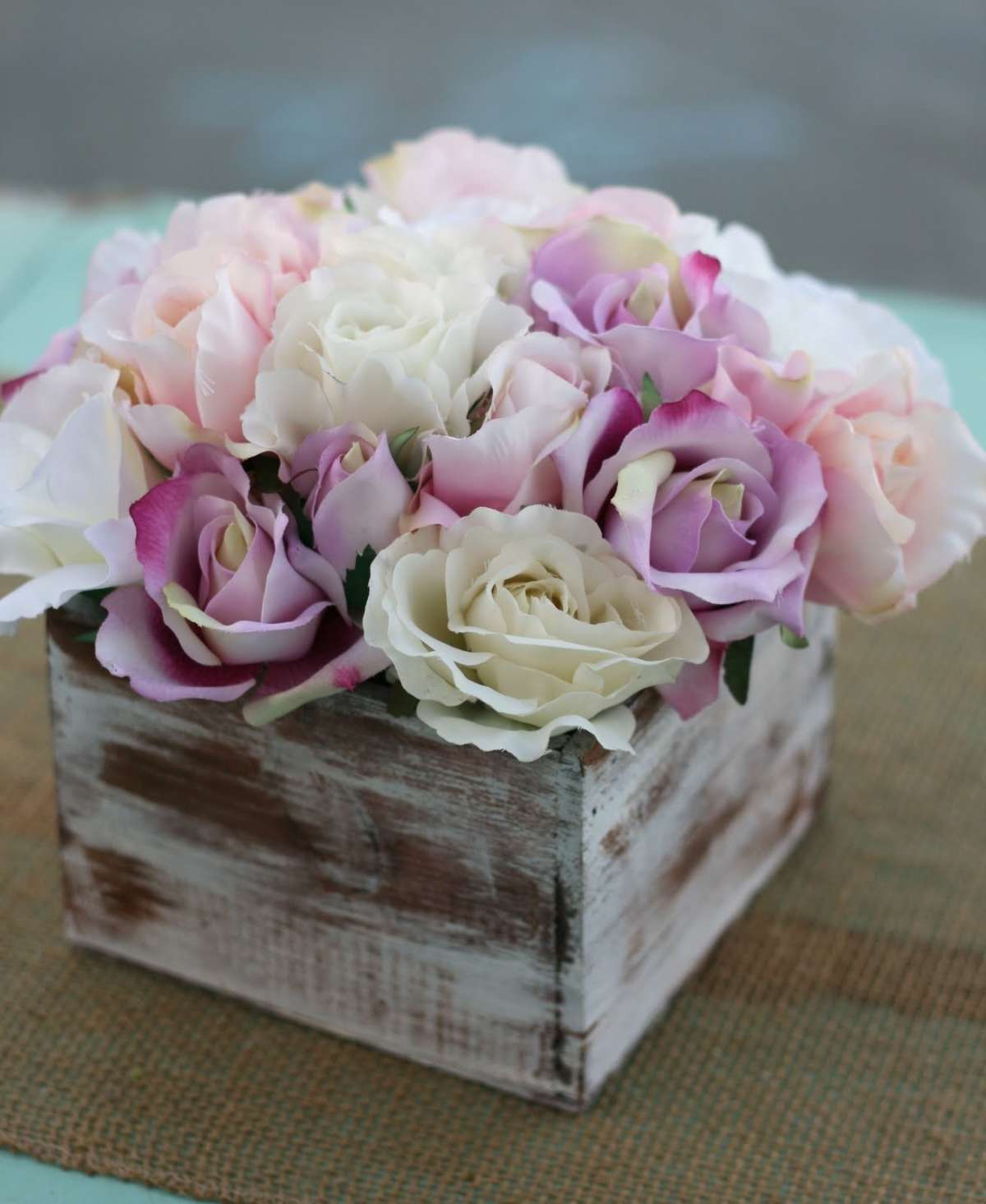 Rose in una scatola in legno