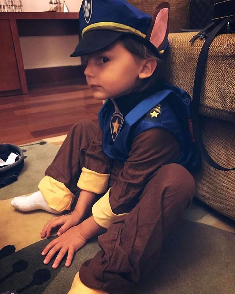 Santiago travestito da Paw Patrol