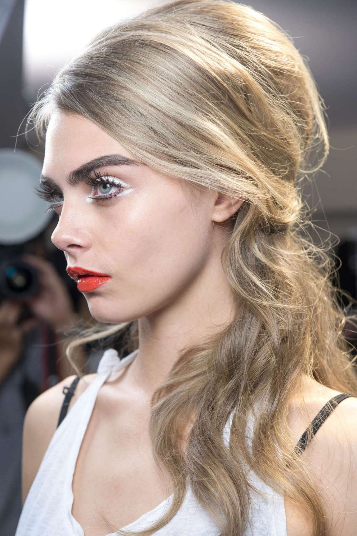 Semiraccolto di Moschino per Cara Delevingne