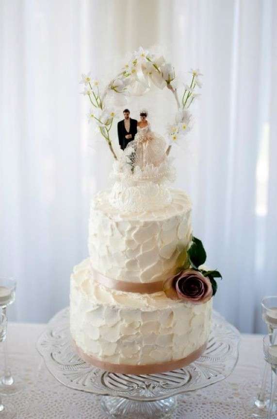 Torta con panna e pan di spagna