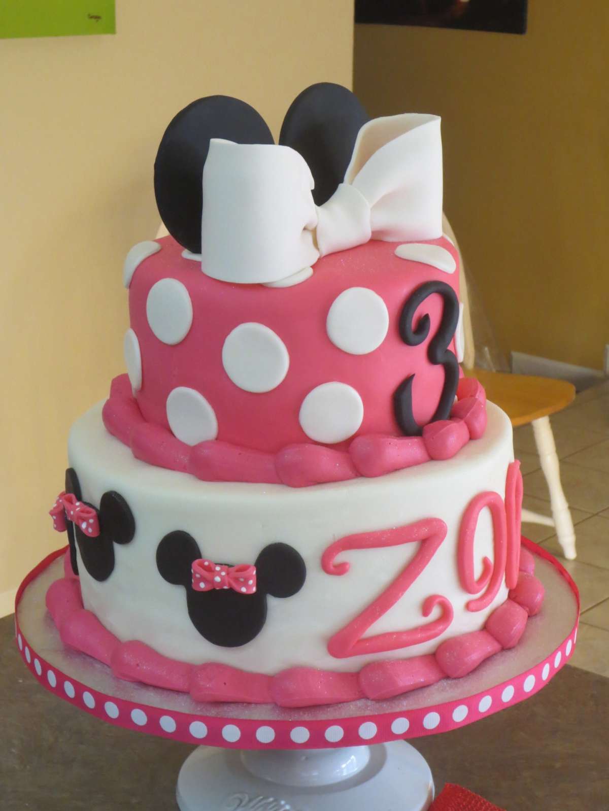 Torta di Minnie in pasta di zucchero