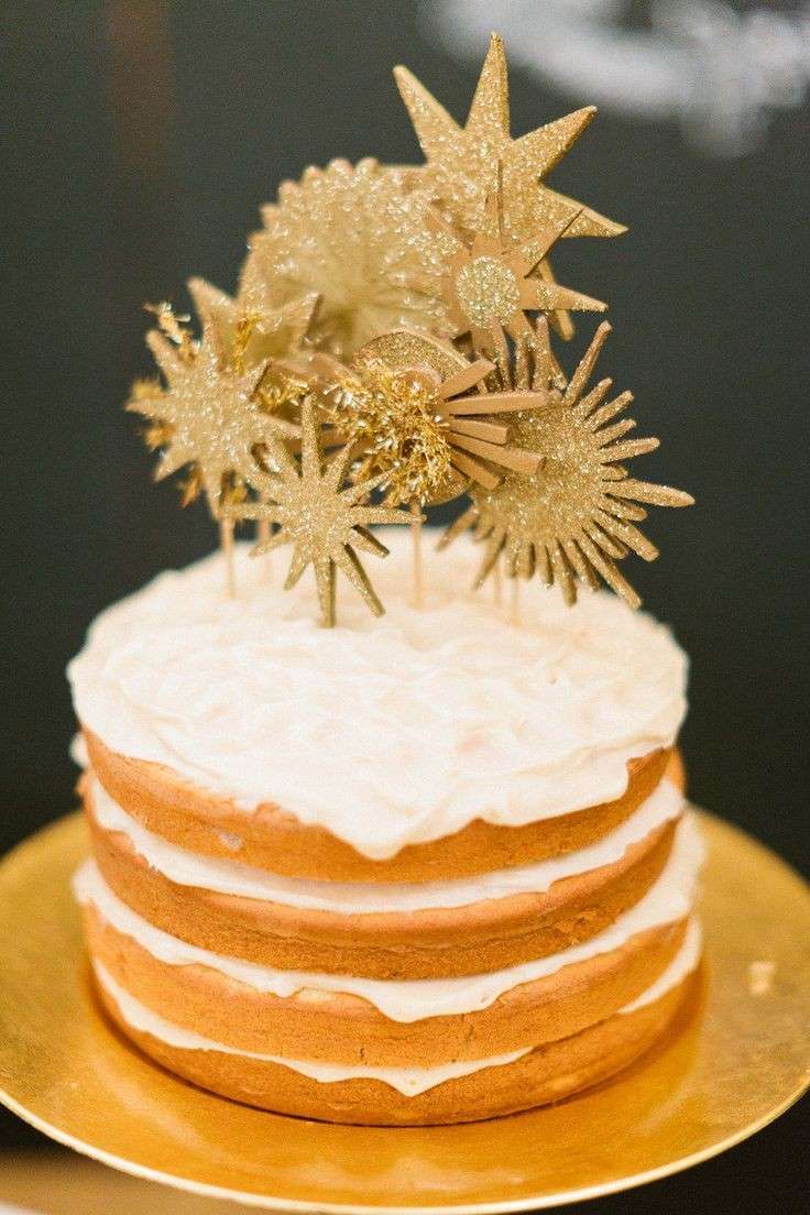 Torta nuziale semplice con stelle