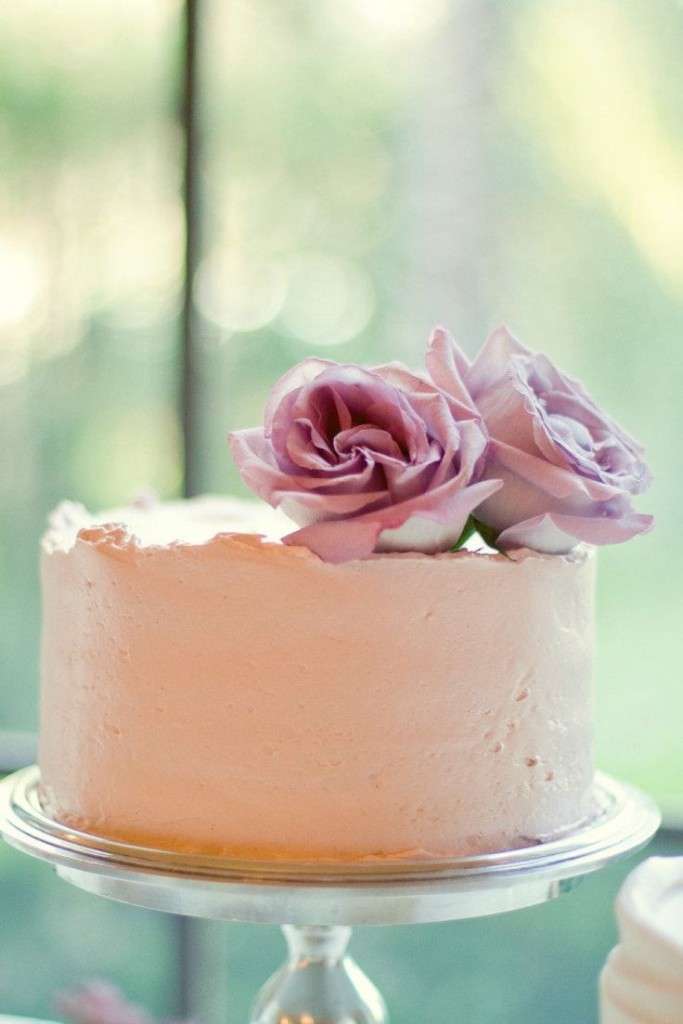 Torta rosa a un piano