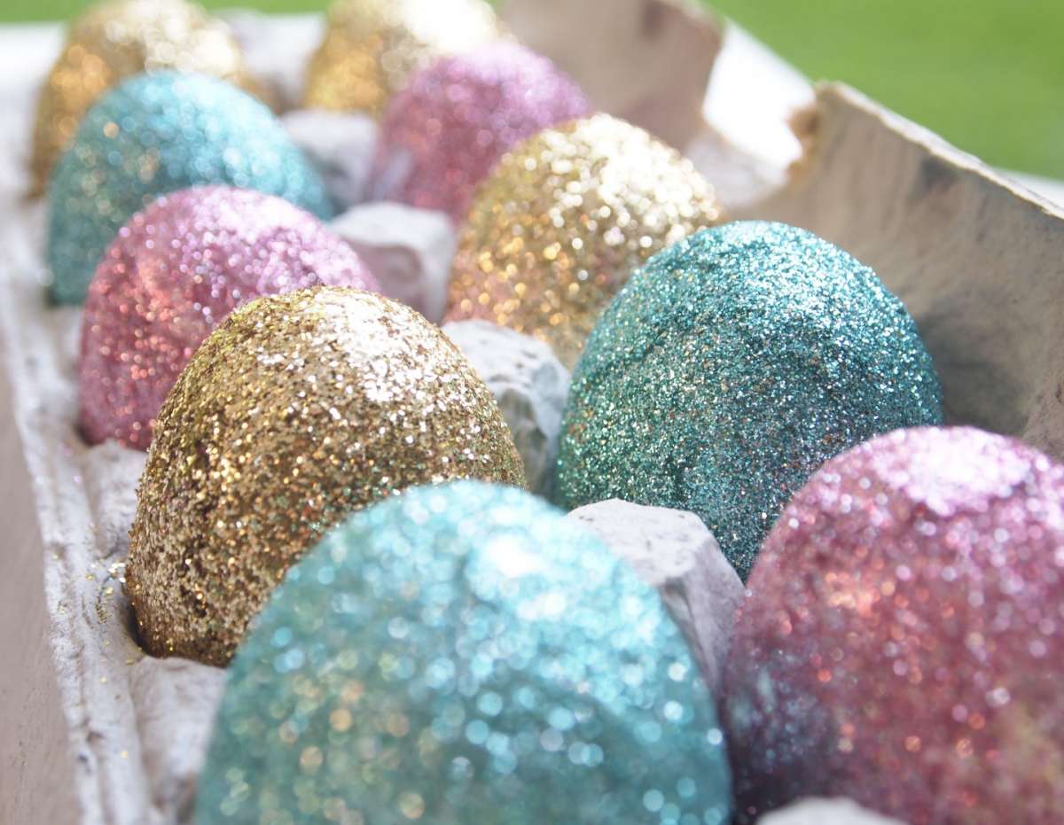 Uova di Pasqua con glitter