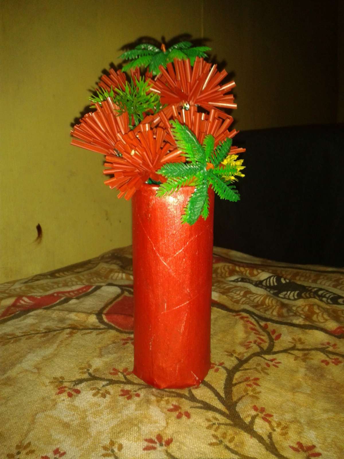 Vaso di fiori con cannucce