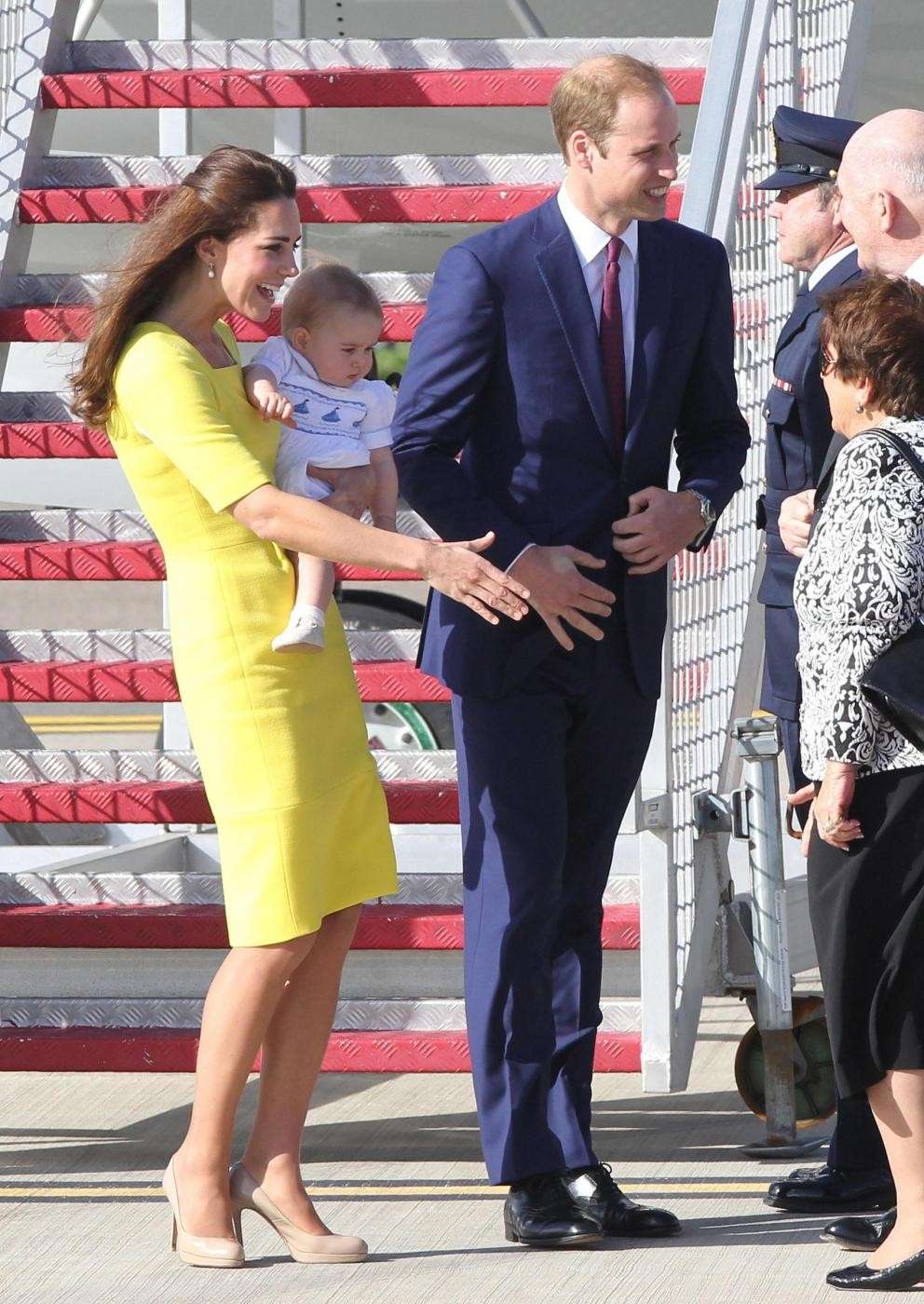 William e la moglie salutano le autorita australiane