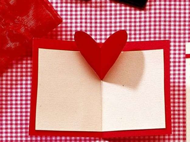 Biglietto con un cuore pop up