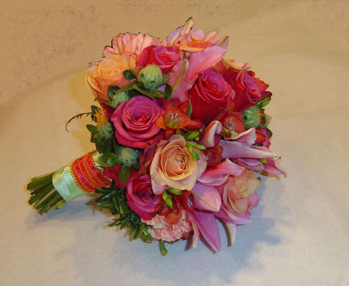 Bouquet sposa estivo arancio e rosa