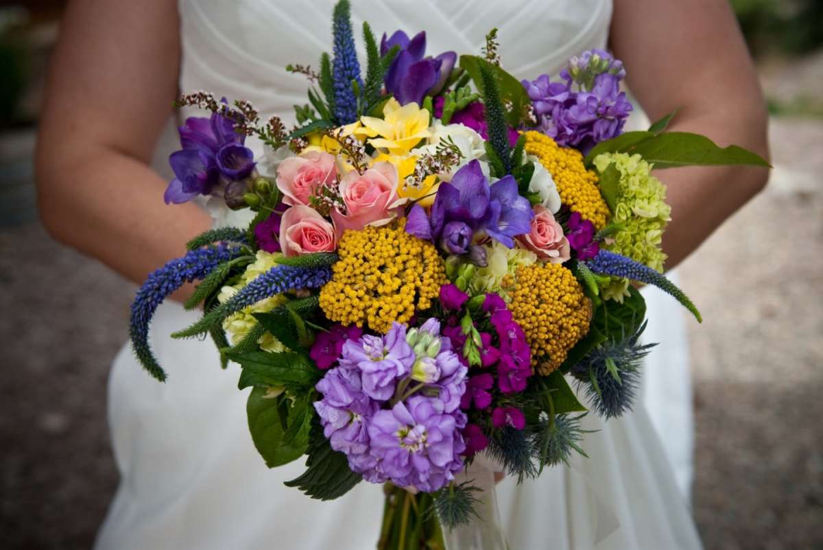 Bouquet sposa estivo coloratissimo