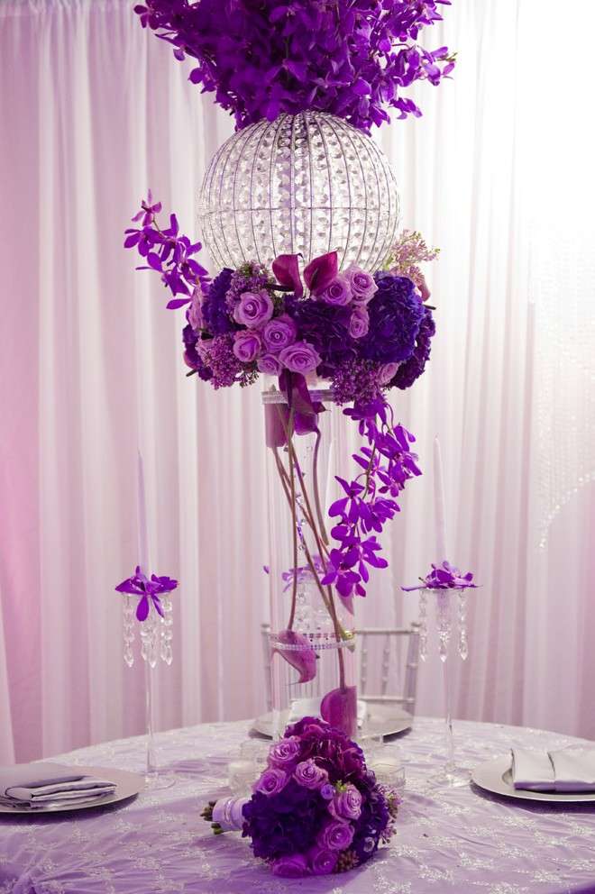 Centrotavola con fiori viola