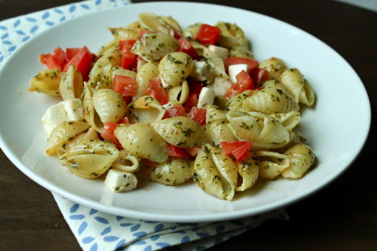 Conchiglie con pomodorini e mozzarella