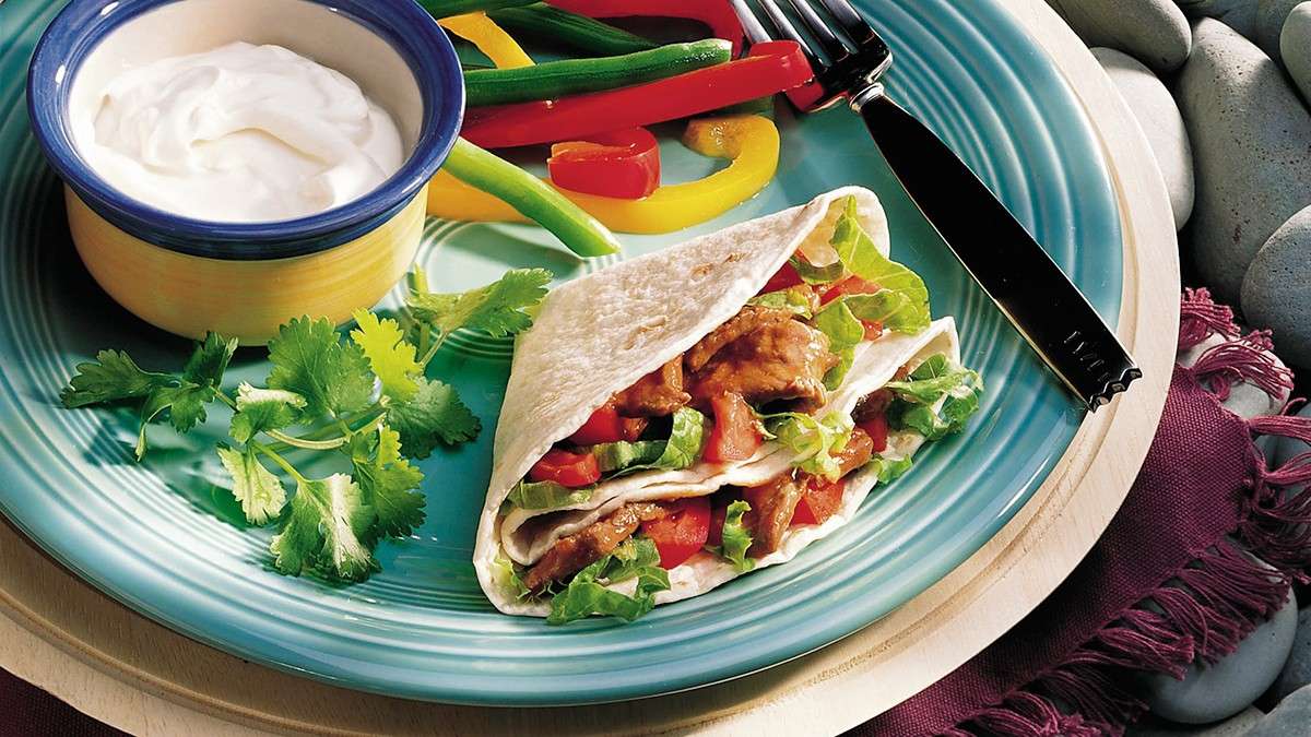 Fajitas accompagnate con salsa allo yogurt