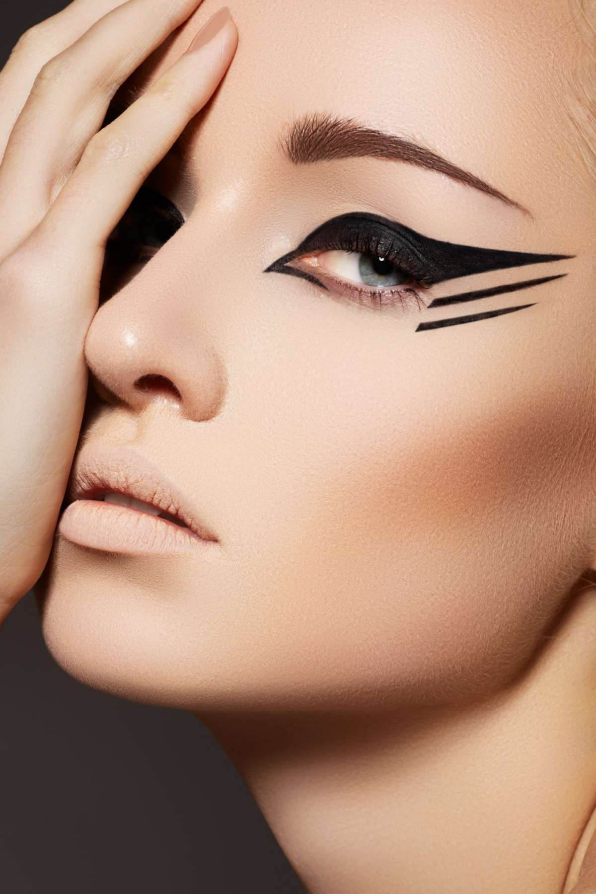 Fashion eyeliner makeup
