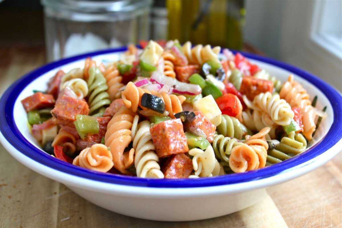 Fusilli con salame e verdure